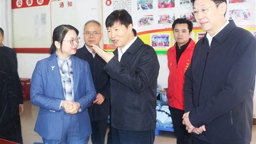 廣西壯族自治區黨委委員、常委、副書(shū)記劉小明蒞臨百裕集團環(huán)江車(chē)間調研