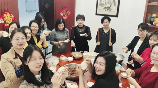 共享歡樂(lè ) | 百裕集團營(yíng)銷(xiāo)中心喜樂(lè )鬧元宵、暖心慶生日