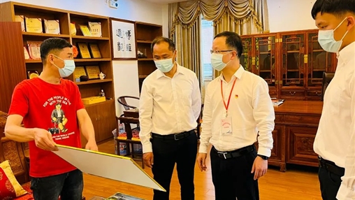 惠安縣委常委、組織部部長(cháng)洪亞清蒞臨百裕集團研發(fā)中心調研指導工作